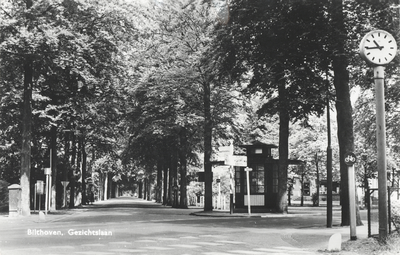 605763 Gezicht in de Gezichtslaan te Bilthoven (gemeente De Bilt) met rechts van het midden een kiosk.